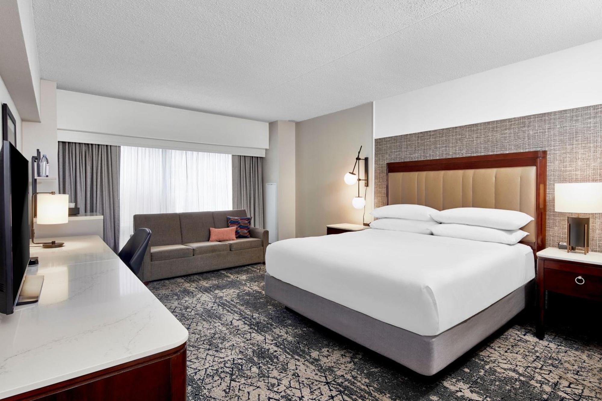 Sheraton Indianapolis Hotel At Keystone Crossing Exterior photo