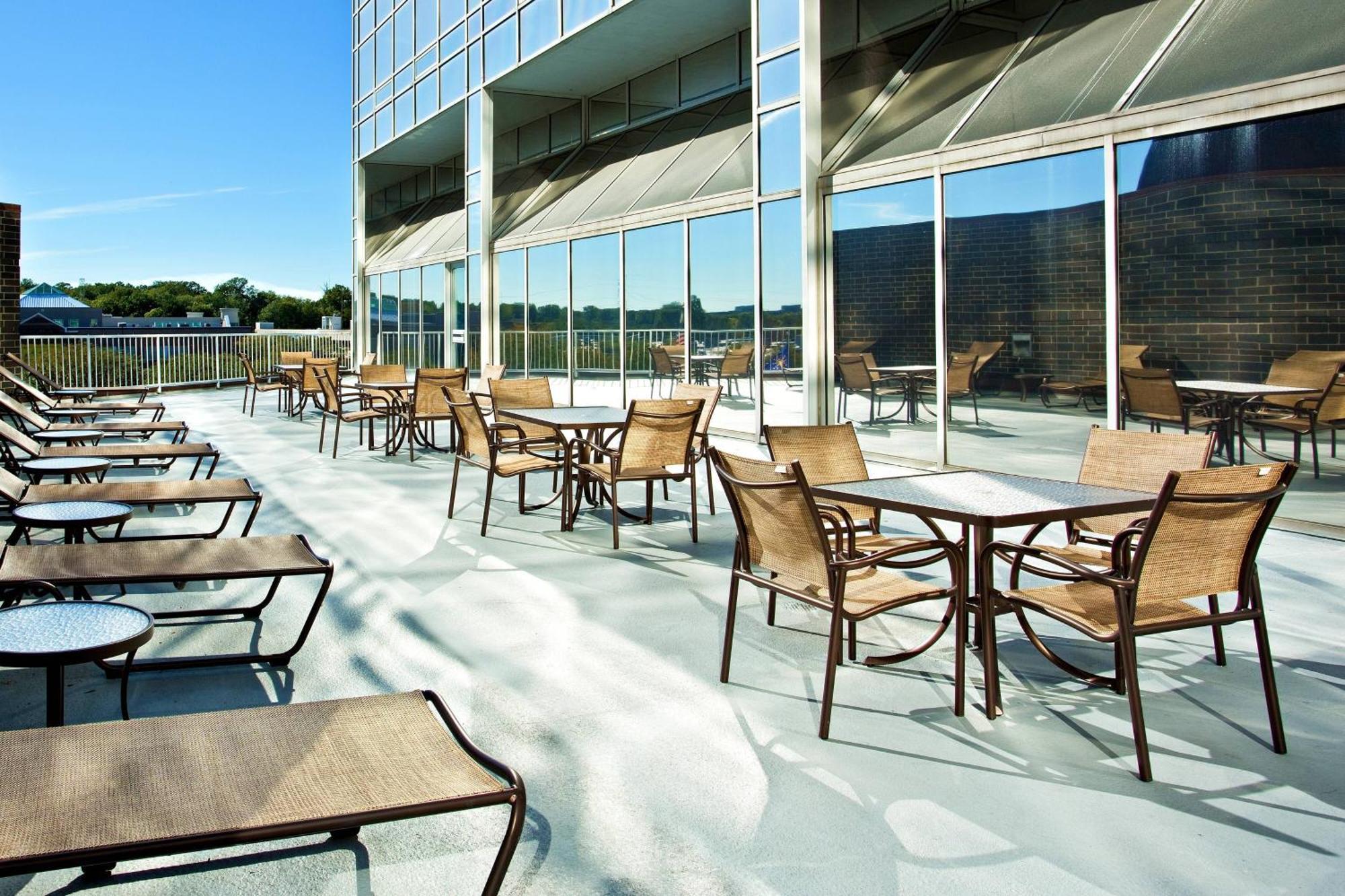 Sheraton Indianapolis Hotel At Keystone Crossing Exterior photo
