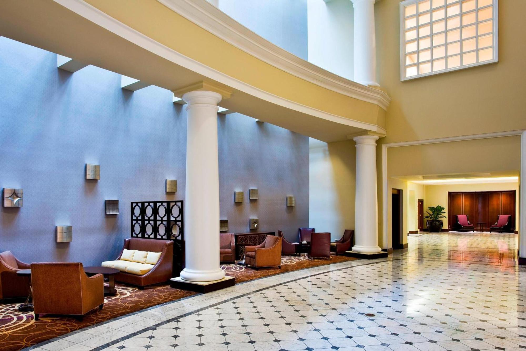 Sheraton Indianapolis Hotel At Keystone Crossing Exterior photo